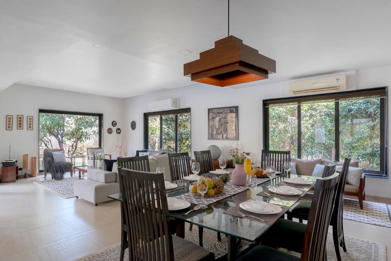 אליבג The Leaf By Stayvista - An Enchanting Escape Offering A Pool, Terrace, Lush Lawn, Contemporary Interiors, And Indoor Games מראה חיצוני תמונה